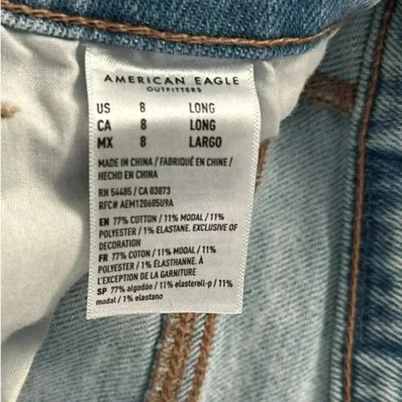 American Eagle Women’s 8L High Rise Distressed Ripped Mom Jean Light Wash Jeans - Picture 10 of 10